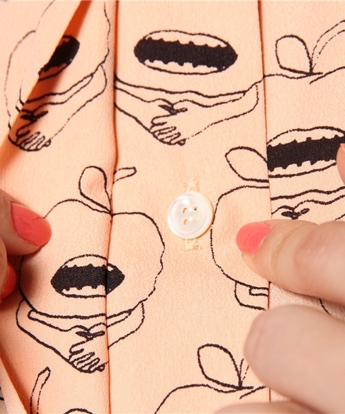 Another Edition（アナザーエディション）の「NYN APPLE LOL PRT SHT　Я（シャツ/ブラウス・レディース・ホワイト/シャーベット/ライトブルー・フリー）」の10枚目の写真