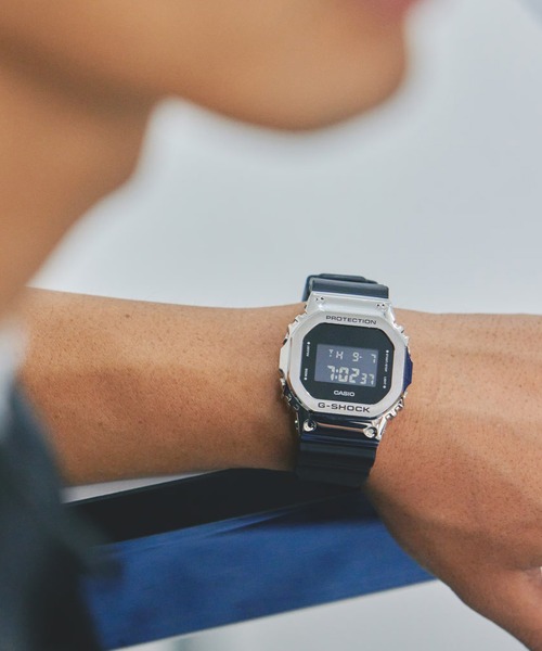 G-SHOCK(ジーショック)の「G-SHOCK/ジーショック 腕時計 FULL METAL GMW-B5000-1JF(デジタル腕時計・メンズ・シルバー×ブラック・FREE)」の6枚目の写真