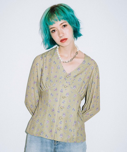 X-girl（エックスガール）の「FLORAL BLOUSE（シャツ/ブラウス・レディース・オリーブ/ブルー/ブラック・1/2）」の2枚目の写真