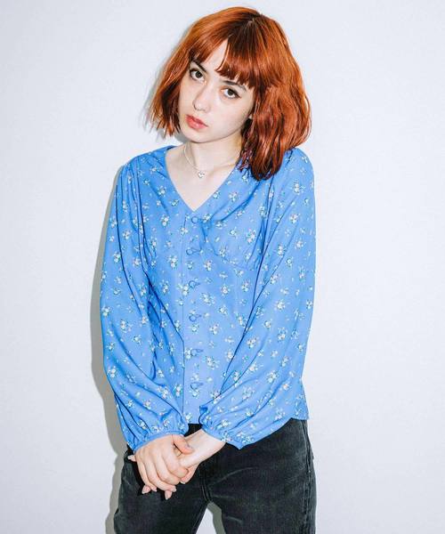 X-girl（エックスガール）の「FLORAL BLOUSE（シャツ/ブラウス・レディース・オリーブ/ブルー/ブラック・1/2）」の3枚目の写真