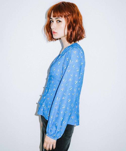 X-girl（エックスガール）の「FLORAL BLOUSE（シャツ/ブラウス・レディース・オリーブ/ブルー/ブラック・1/2）」の4枚目の写真