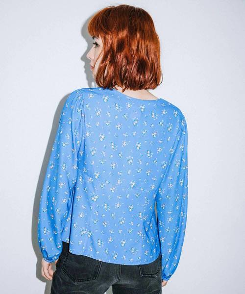 X-girl（エックスガール）の「FLORAL BLOUSE（シャツ/ブラウス・レディース・オリーブ/ブルー/ブラック・1/2）」の5枚目の写真