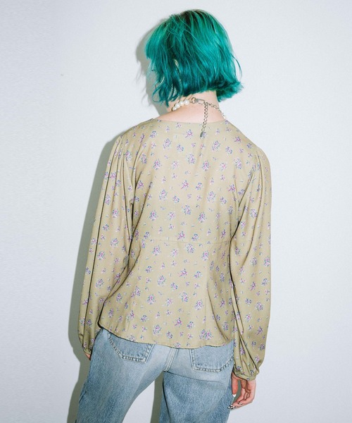 X-girl（エックスガール）の「FLORAL BLOUSE（シャツ/ブラウス・レディース・オリーブ/ブルー/ブラック・1/2）」の8枚目の写真