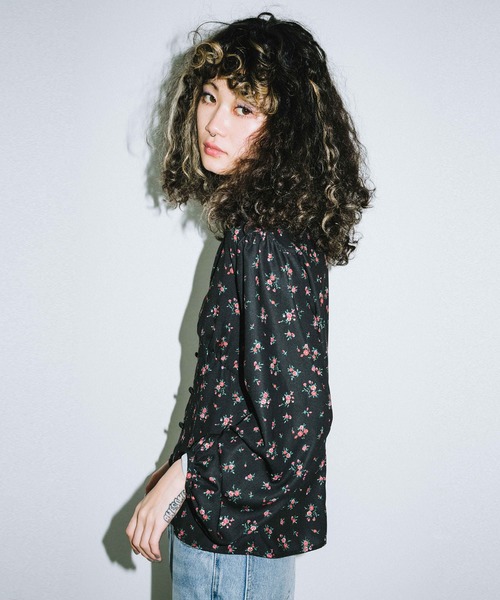 X-girl（エックスガール）の「FLORAL BLOUSE（シャツ/ブラウス・レディース・オリーブ/ブルー/ブラック・1/2）」の10枚目の写真