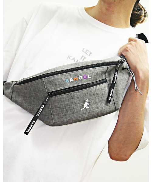 KANGOL（カンゴール）の「【KANGOL/カンゴール】カラフルロゴ ウエストバッグ（ボディバッグ/ウエストポーチ・メンズ・ブラック/グレー/ブラック×ホワイト/ベージュ・FREE）」の3枚目の写真