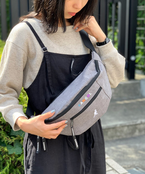 KANGOL（カンゴール）の「【KANGOL/カンゴール】カラフルロゴ ウエストバッグ（ボディバッグ/ウエストポーチ・メンズ・ブラック/グレー/ブラック×ホワイト/ベージュ・FREE）」の12枚目の写真