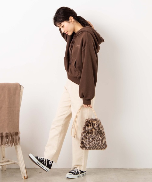 WEGO（ウィゴー）の「WEGO/ワンポイントショートスウェット（パーカー・レディース・ブラウン/オフホワイト/カーキ・FREE）」の9枚目の写真