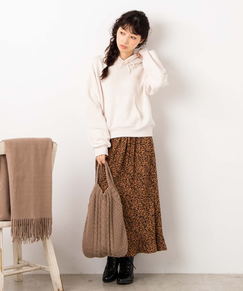 WEGO（ウィゴー）の「WEGO/ワンポイントショートスウェット（パーカー・レディース・ブラウン/オフホワイト/カーキ・FREE）」の4枚目の写真