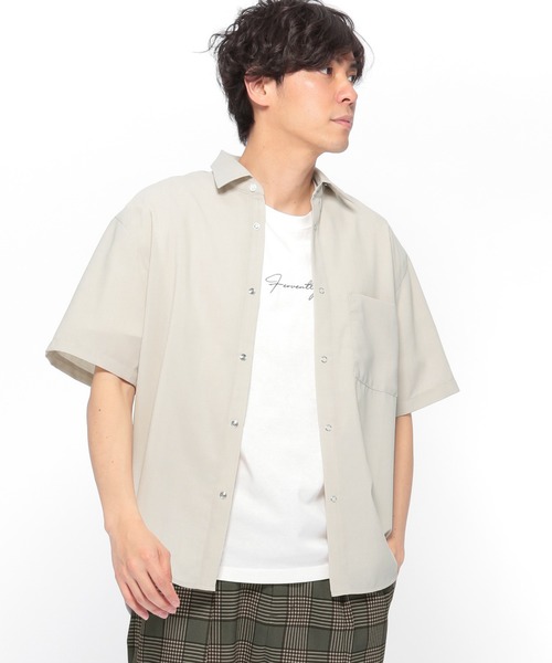 LAKOLE(ラコレ)の「ドライタッチショートスリーブシャツ / LAKOLE(シャツ/ブラウス・メンズ・モカ/その他8/アイボリー/ベージュ/ブラック・SMALL/MEDIUM/LARGE)」の4枚目の写真