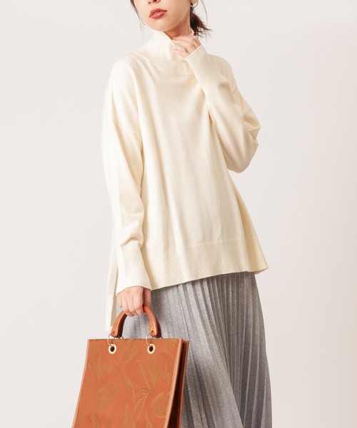 natural couture(ナチュラルクチュール)の「もちもちゆるっとハイネックニット(ニット/セーター・レディース・ブラック/ブルー/グリーン/アイボリー/モカ/ライトベージュ/レンガ・FREE)」の2枚目の写真