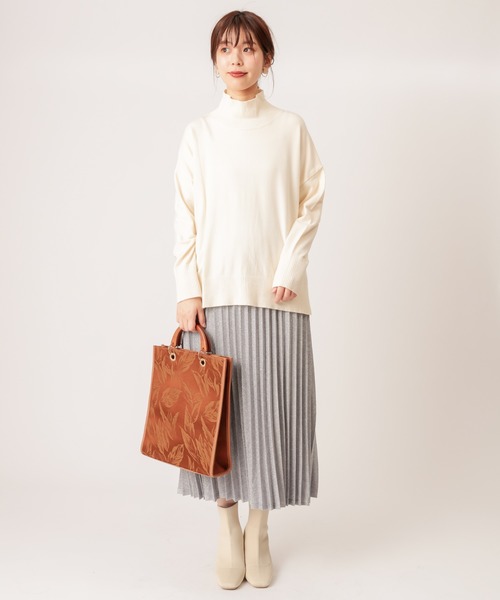 natural couture(ナチュラルクチュール)の「もちもちゆるっとハイネックニット(ニット/セーター・レディース・ブラック/ブルー/グリーン/アイボリー/モカ/ライトベージュ/レンガ・FREE)」の11枚目の写真