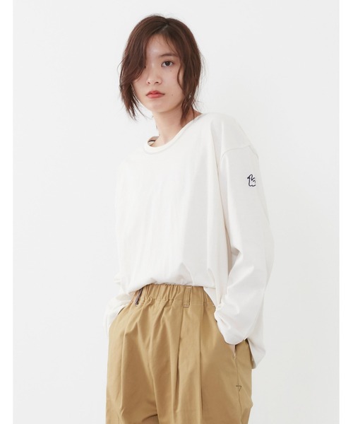 POU DOU DOU(プードゥドゥ)の「USコットンワンポイントスワン刺繍ロンTee(Tシャツ/カットソー・レディース・ブラック/ブルー/スミクロ/キナリ・3)」の2枚目の写真