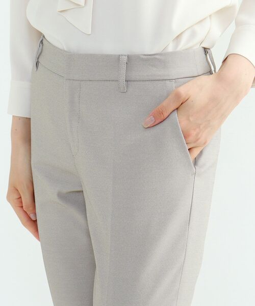 INDIVI（インディヴィ）の「【日本製/UV】マルチシャークテーパードパンツ（スーツパンツ・レディース・チャコール/ベージュ系その他6・40/38/42/36/34）」の7枚目の写真