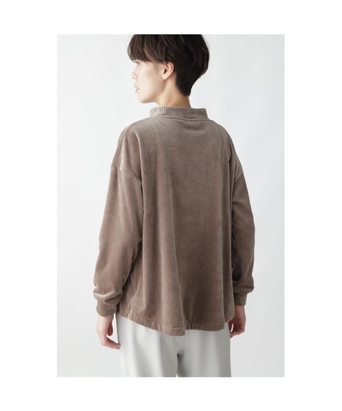 human woman(ヒューマンウーマン)の「◆コーデュロイボンバープルオーバー(Tシャツ/カットソー・レディース・ダークベージュ/ブラウン・MEDIUM)」の10枚目の写真