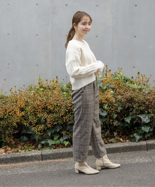 flower（フラワー）の「Vネックアランニット（ニット/セーター・レディース・ベージュ/アイボリー・FREE）」の5枚目の写真