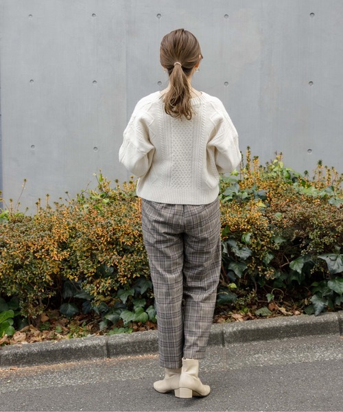 flower（フラワー）の「Vネックアランニット（ニット/セーター・レディース・ベージュ/アイボリー・FREE）」の7枚目の写真