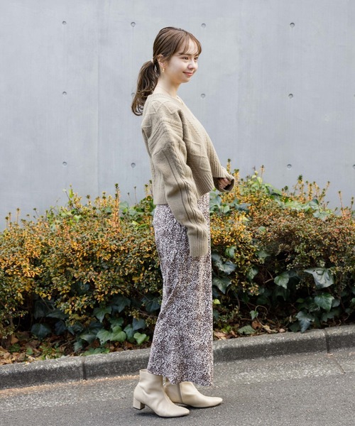 flower（フラワー）の「Vネックアランニット（ニット/セーター・レディース・ベージュ/アイボリー・FREE）」の13枚目の写真