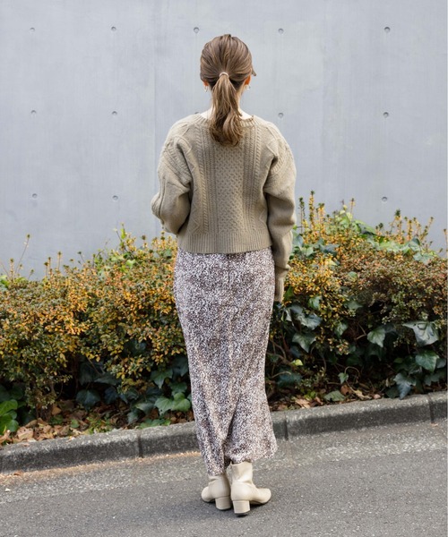 flower（フラワー）の「Vネックアランニット（ニット/セーター・レディース・ベージュ/アイボリー・FREE）」の14枚目の写真