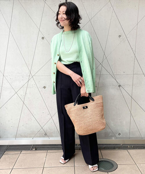 TOMORROWLAND （トゥモローランド）の「■プレーンリネン Vネックカーディガン（カーディガン/ボレロ・レディース・ブルー/ミント/ライトピンク/イエロー/ホワイト/チャコールグレー/シルバー系その他・S）」の8枚目の写真