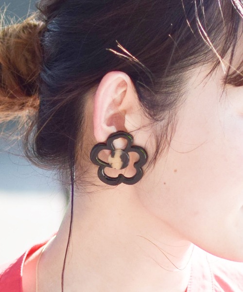 Ray BEAMS（レイビームス）の「Ray BEAMS / ドローイング フラワー イヤリング（イヤリング・レディース・ブラック/オレンジ・ONE SIZE）」の8枚目の写真