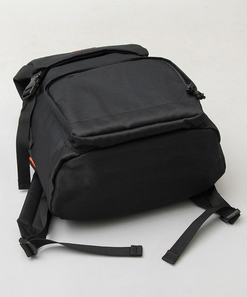 UNIVERSAL OVERALL（ユニバーサルオーバーオール）の「UNIVERSAL OVERALL / ユニバーサルオーバーオール / フラップポケット バックパック / リュック / 大容量（バックパック/リュック・メンズ・ブラック・FREE）」の3枚目の写真