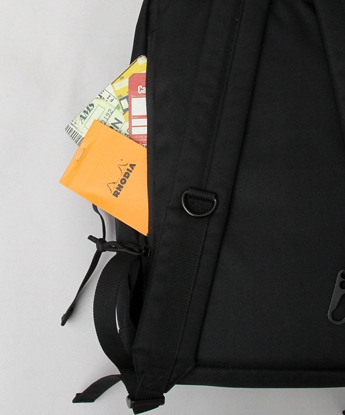 UNIVERSAL OVERALL（ユニバーサルオーバーオール）の「UNIVERSAL OVERALL / ユニバーサルオーバーオール / フラップポケット バックパック / リュック / 大容量（バックパック/リュック・メンズ・ブラック・FREE）」の9枚目の写真