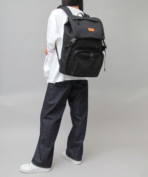 UNIVERSAL OVERALL（ユニバーサルオーバーオール）の「UNIVERSAL OVERALL / ユニバーサルオーバーオール / フラップポケット バックパック / リュック / 大容量（バックパック/リュック・メンズ・ブラック・FREE）」の18枚目の写真