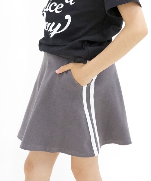 Bee des Bee(ビーデスビー)の「インナーパンツ付きラインスカート(スカート・キッズ・ブラック/グレー/ネイビー/ラベンダー/チャコールグレー/ホワイト/ライトブルー/ピンク/ミント/ベージュ/パープル/カーキ/ブルー系その他・110cm/130cm/150cm/120cm/140cm/100cm)」の4枚目の写真