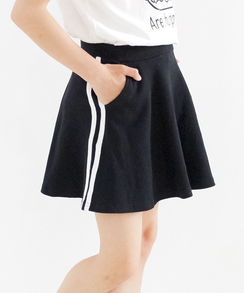 Bee des Bee(ビーデスビー)の「インナーパンツ付きラインスカート(スカート・キッズ・ブラック/グレー/ネイビー/ラベンダー/チャコールグレー/ホワイト/ライトブルー/ピンク/ミント/ベージュ/パープル/カーキ/ブルー系その他・110cm/130cm/150cm/120cm/140cm/100cm)」の3枚目の写真