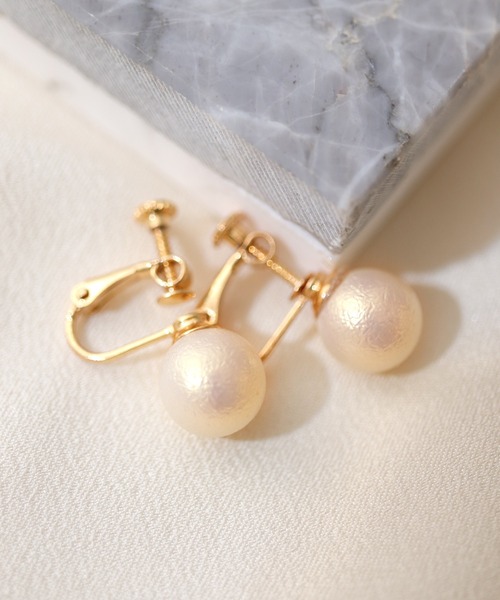 florist（フローリスト）の「つや消しカラーパールイヤリング（イヤリング・レディース・ホワイト/グリーン/ピンク/アイボリー・FREE）」の4枚目の写真
