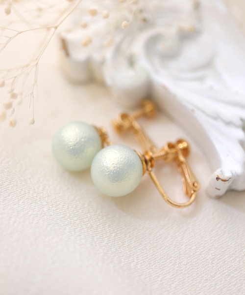 florist（フローリスト）の「つや消しカラーパールイヤリング（イヤリング・レディース・ホワイト/グリーン/ピンク/アイボリー・FREE）」の3枚目の写真