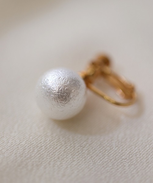 florist（フローリスト）の「つや消しカラーパールイヤリング（イヤリング・レディース・ホワイト/グリーン/ピンク/アイボリー・FREE）」の6枚目の写真