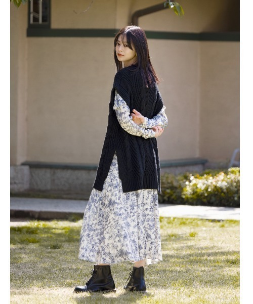 COEL（コエル）の「ケーブル編みビッグベスト（ニット/セーター・レディース・ブラック/アイボリー・FREE）」の10枚目の写真