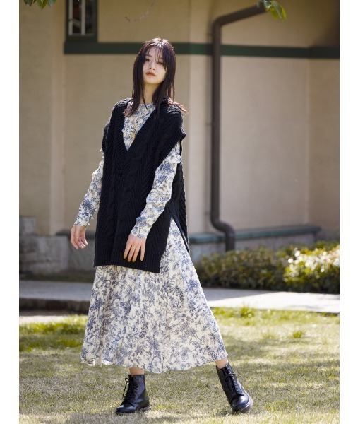 COEL（コエル）の「ケーブル編みビッグベスト（ニット/セーター・レディース・ブラック/アイボリー・FREE）」の8枚目の写真