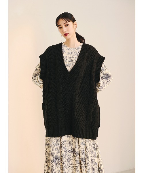 COEL（コエル）の「ケーブル編みビッグベスト（ニット/セーター・レディース・ブラック/アイボリー・FREE）」の22枚目の写真