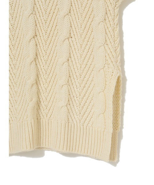 COEL（コエル）の「ケーブル編みビッグベスト（ニット/セーター・レディース・ブラック/アイボリー・FREE）」の14枚目の写真