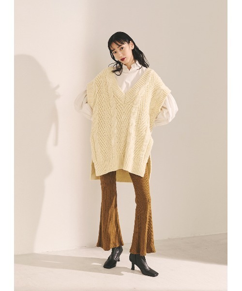 COEL（コエル）の「ケーブル編みビッグベスト（ニット/セーター・レディース・ブラック/アイボリー・FREE）」の21枚目の写真