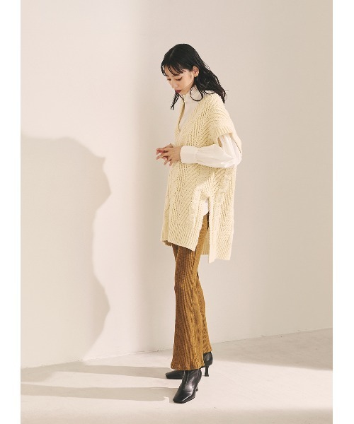 COEL（コエル）の「ケーブル編みビッグベスト（ニット/セーター・レディース・ブラック/アイボリー・FREE）」の20枚目の写真