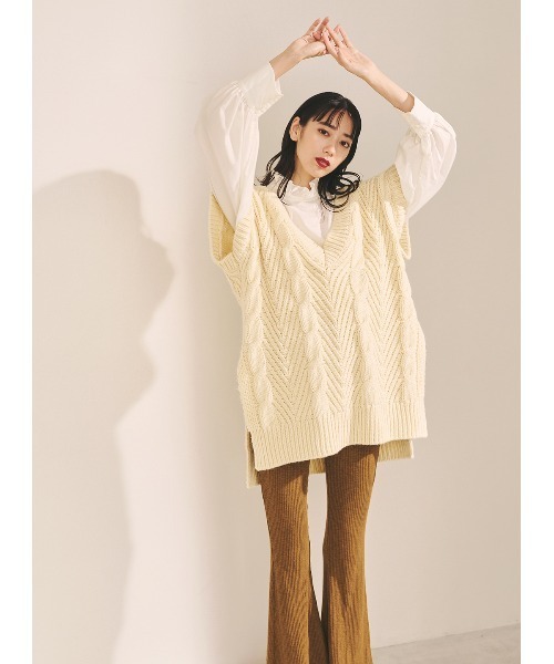 COEL（コエル）の「ケーブル編みビッグベスト（ニット/セーター・レディース・ブラック/アイボリー・FREE）」の15枚目の写真