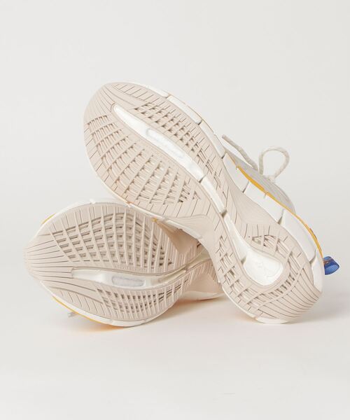 Reebok(リーボック)の「ジグ キネティカ II / Zig Kinetica II Shoes(スニーカー・メンズ・ベージュ系その他/グレー系その他/ブラック×レッド・26.5cm/28.0cm/23.5cm/25.0cm/28.5cm/25.5cm/27.0cm/24.5cm/26.0cm/22.5cm/24.0cm/27.5cm/29.0cm/23.0cm)」の11枚目の写真