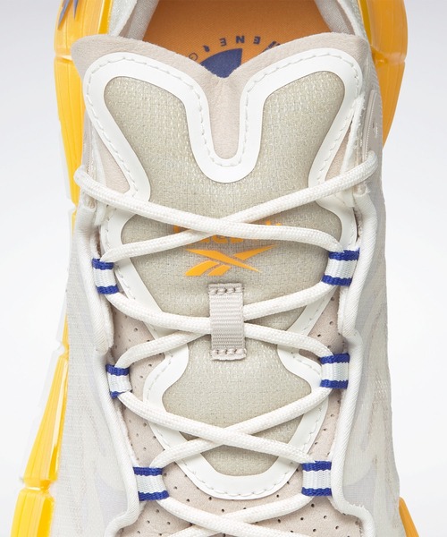 Reebok(リーボック)の「ジグ キネティカ II / Zig Kinetica II Shoes(スニーカー・メンズ・ベージュ系その他/グレー系その他/ブラック×レッド・26.5cm/28.0cm/23.5cm/25.0cm/28.5cm/25.5cm/27.0cm/24.5cm/26.0cm/22.5cm/24.0cm/27.5cm/29.0cm/23.0cm)」の7枚目の写真