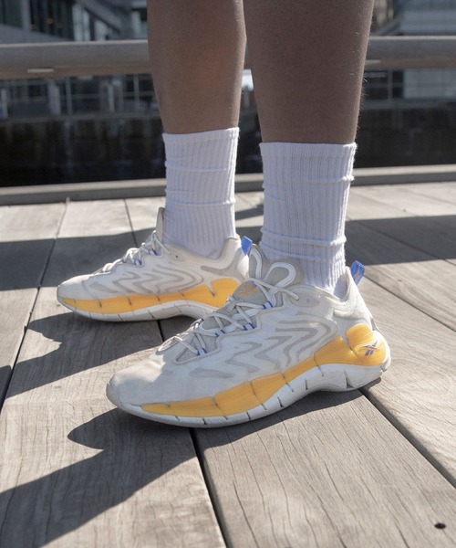 Reebok(リーボック)の「ジグ キネティカ II / Zig Kinetica II Shoes(スニーカー・メンズ・ベージュ系その他/グレー系その他/ブラック×レッド・26.5cm/28.0cm/23.5cm/25.0cm/28.5cm/25.5cm/27.0cm/24.5cm/26.0cm/22.5cm/24.0cm/27.5cm/29.0cm/23.0cm)」の12枚目の写真