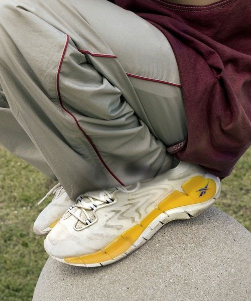 Reebok(リーボック)の「ジグ キネティカ II / Zig Kinetica II Shoes(スニーカー・メンズ・ベージュ系その他/グレー系その他/ブラック×レッド・26.5cm/28.0cm/23.5cm/25.0cm/28.5cm/25.5cm/27.0cm/24.5cm/26.0cm/22.5cm/24.0cm/27.5cm/29.0cm/23.0cm)」の16枚目の写真