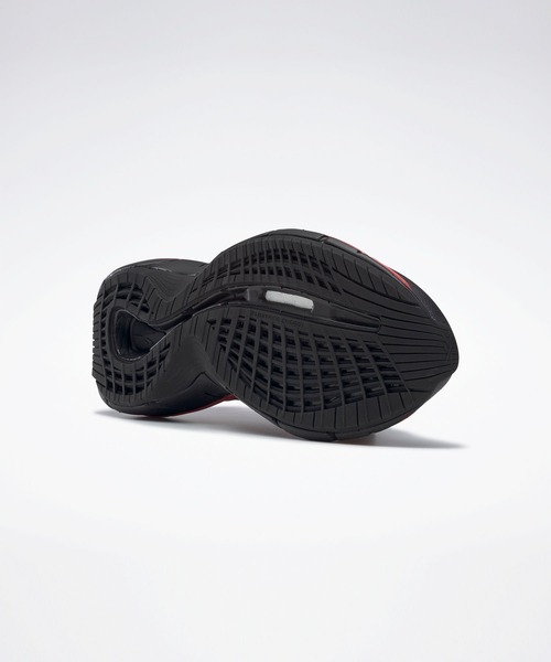 Reebok(リーボック)の「ジグ キネティカ II / Zig Kinetica II Shoes(スニーカー・メンズ・ベージュ系その他/グレー系その他/ブラック×レッド・26.5cm/28.0cm/23.5cm/25.0cm/28.5cm/25.5cm/27.0cm/24.5cm/26.0cm/22.5cm/24.0cm/27.5cm/29.0cm/23.0cm)」の21枚目の写真