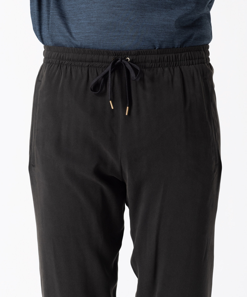 DESIGNWORKS（デザインワークス）の「【セットアップ対応】シルクツイル ストレッチ パンツ（スラックス・メンズ・ブラック・44/46/48/50）」の2枚目の写真