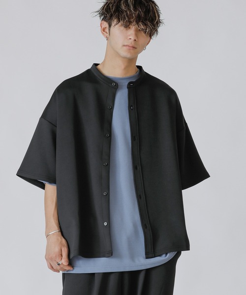 Bling Leads(ブリングリーズ)の「薄手 ポンチ 5分袖 ビッグシルエット バンドカラー 半袖 シャツ(シャツ/ブラウス・メンズ・ホワイト/ブラック/グレイッシュベージュ/グレイッシュブルー・M/L)」の2枚目の写真