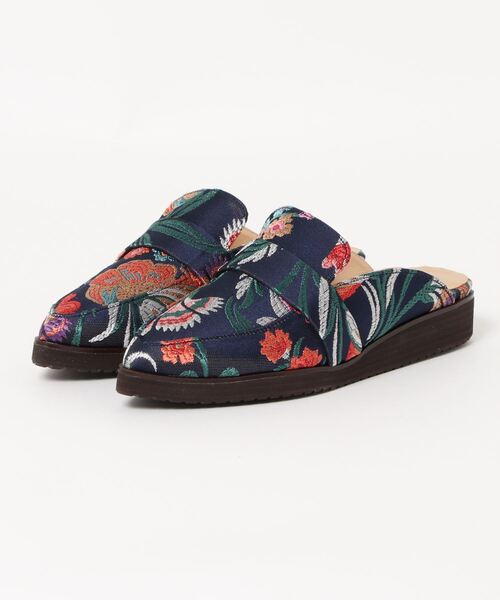 manu（マニュ）の「【軽量】ポインテッドトゥローファーミュール（サンダル・レディース・グレー系その他4/ベージュ系その他5/リアルツリーカモ・23cm/24.5cm/22.5cm/23.5cm/24cm）」の3枚目の写真