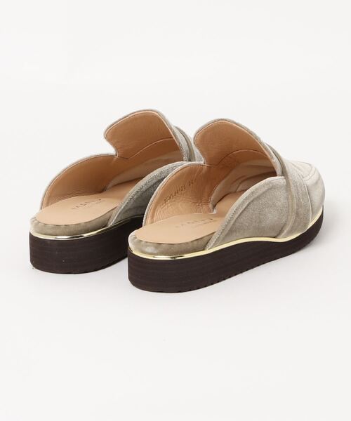 manu（マニュ）の「【軽量】ポインテッドトゥローファーミュール（サンダル・レディース・グレー系その他4/ベージュ系その他5/リアルツリーカモ・23cm/24.5cm/22.5cm/23.5cm/24cm）」の5枚目の写真