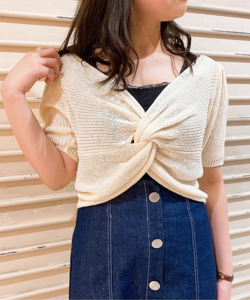 one way(ワンウェイ)の「【oneway】バストツイスト2WAYニット(Tシャツ/カットソー・レディース・ホワイト/ブラック/ライトグリーン/ライトイエロー・FREE)」の1枚目の写真