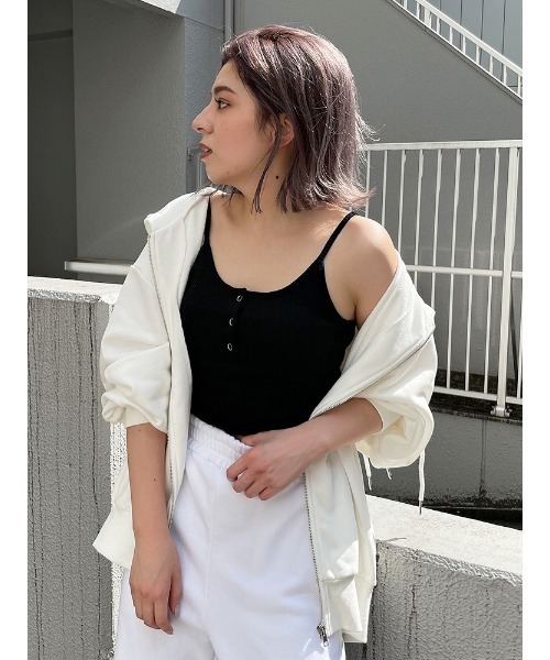 ENVYM（アンビー）の「リブショートヘンリーキャミ（キャミソール・レディース・ブラック/グレー・FREE）」の6枚目の写真